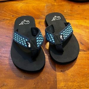 Vineyard Vines Classic Whale Flip Flops (size 13)